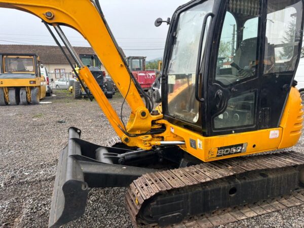 2011 JCB 8052 - imagine 2