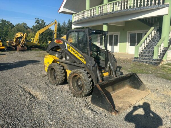 2012  New Holland L225