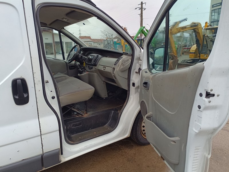 Renault Trafic 2.0 dCi - imagine 8