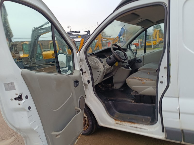 Renault Trafic 2.0 dCi - imagine 9