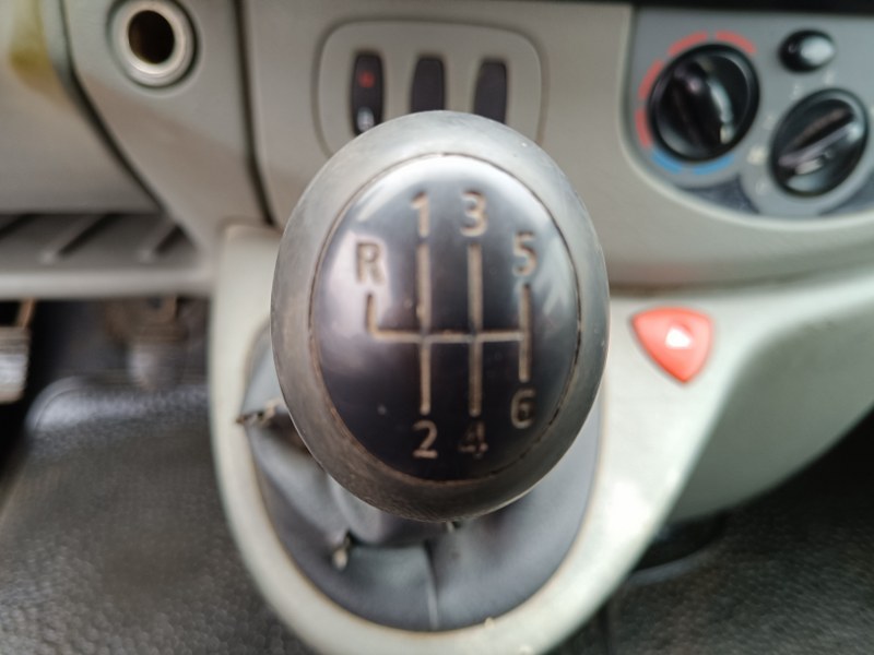 Renault Trafic 2.0 dCi - imagine 12