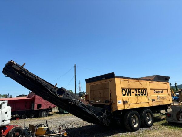 Tocător de lemn mobil Doppstadt DW 2560