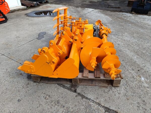 Set complet accesorii mini-excavator – burghiu hidraulic, graifer, cupe și ripper - imagine 5