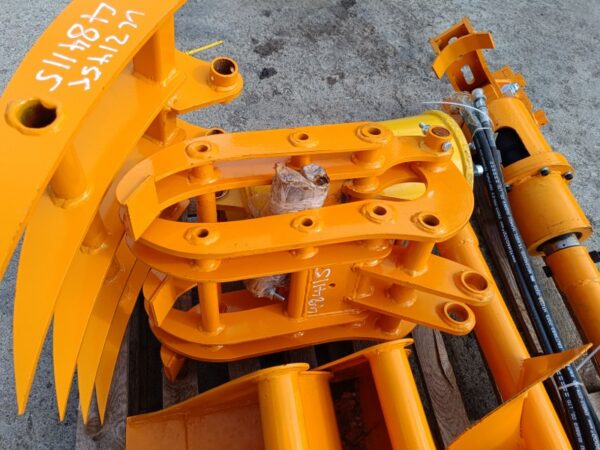 Set complet accesorii mini-excavator – burghiu hidraulic, graifer, cupe și ripper - imagine 6