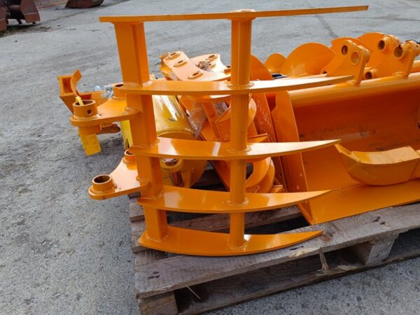 Set complet accesorii mini-excavator – burghiu hidraulic, graifer, cupe și ripper - imagine 7